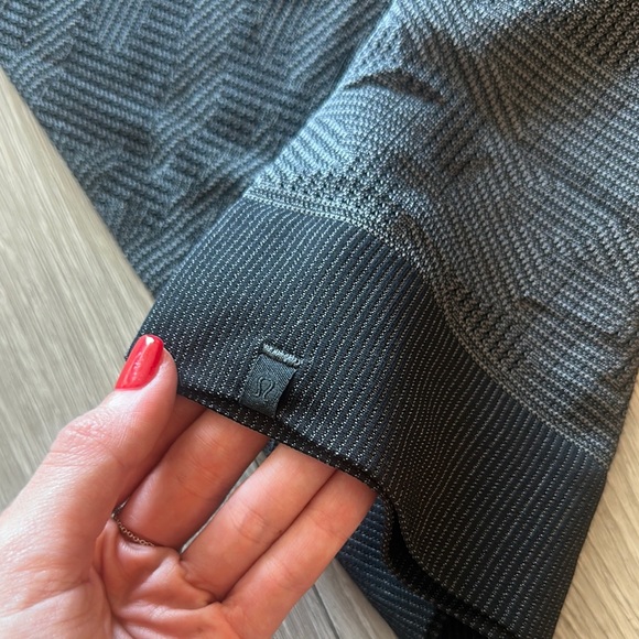 Lululemon Athletica Black Long Sleeve Tee - Picture 2 of 4